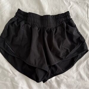 lululemon athletica hottie-hot low-rise 2.5” lined shorts, black sz 2